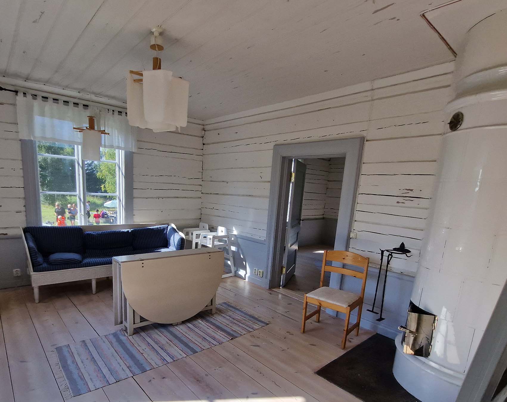 Ett av rummen på nedre plan i mangårdsbyggnaden.
