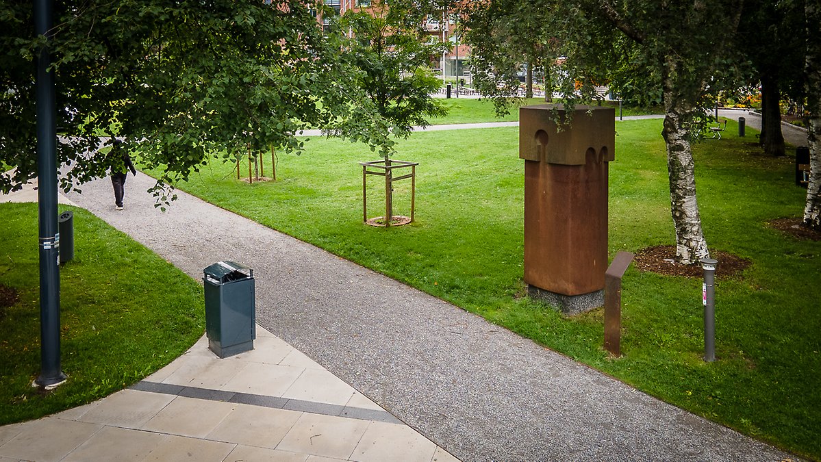 Skulpturen Millenniearken i en vybild med omgivande Stadspark