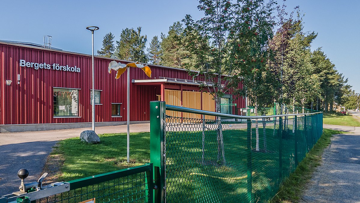 Vy över Solägget som sprack med förskolan Berget i bakgrunden